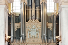 Organ in the Long Library at Blenheim Palace, Woodstock, Oxfordshire, England. Image protected by copyright law. 1058(0038)